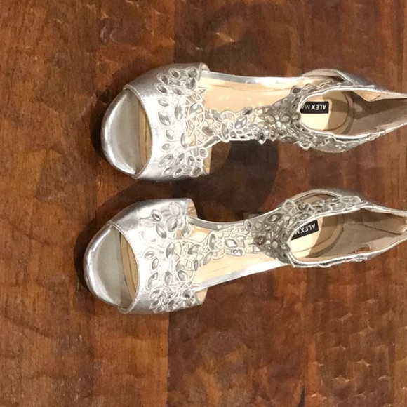 Shoes - Picture 2 of 7